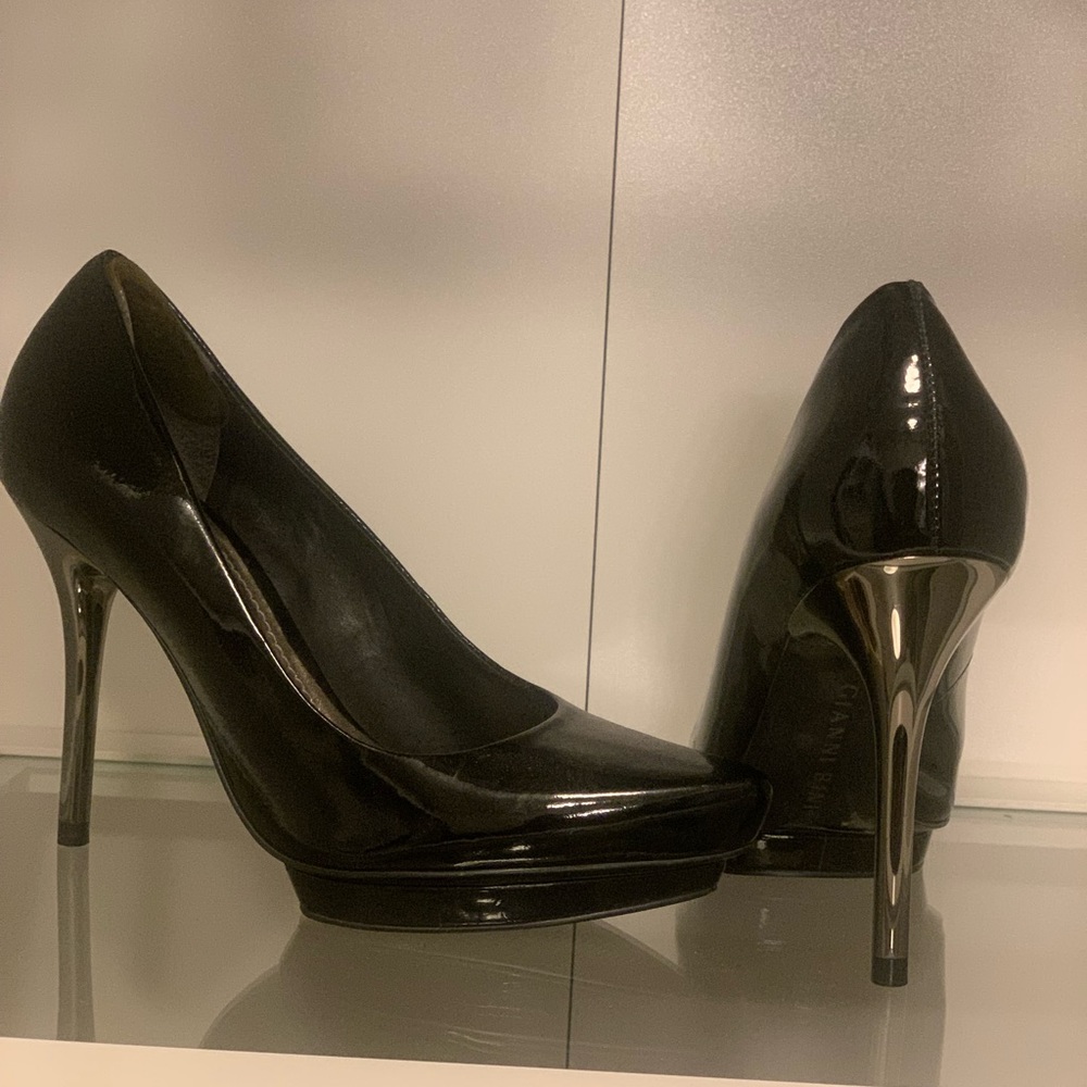 Black Gianni Bini heel worn 1X